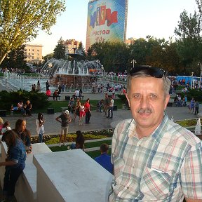 Фотография "День города 2015г. В парке Революции, перед концертом на Театральной площади."