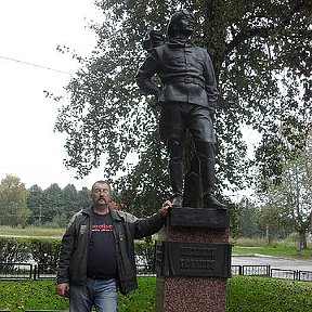 Фотография "ГАЕЧИНА- ПАМЯТНИК 1 ЛЕТЧИКУ РОССИИ"