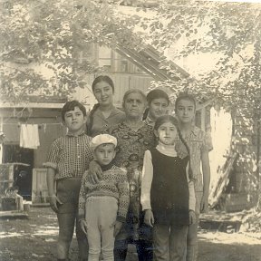 Фотография "Наша бабуля после войны осталась солдатской вдовой с 4 детьми на руках. Всех выростила, воспитала и нас внуков.  Светлая память любимой бабуле..."