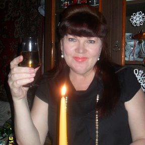 Фотография "31 декабря 2011 года. Встреча Нового Года.  Я пью бокал шампанского до дна, 
Чтоб улыбнулась снова нам удача,
Чтоб были счастливы всегда мои друзья!
Да не остынет человечность наша!"