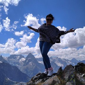 Фотография "Друзья, всем привет! Я сейчас на Домбае! Это огромное Счастье увидеть горы Кавказа! "