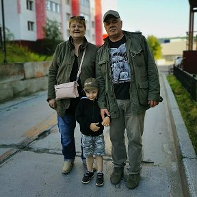 Фотография "3 августа 2020г. г.Салехард. Только вертолета сразу за машиной в магазин."