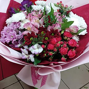 Фотография "Гламурный красавчик в роскошном цвете марсала с розово-белым отправился в СтМеловую, для любимой мамочки в День рождения от дорогих детей!"