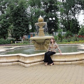Фотография "У фонтана. Июнь 2011 г."