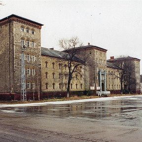Фотография "1997 год казарма  полка связи"