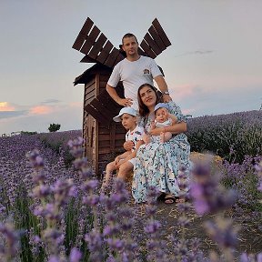 Фотография "Soarele răsare la fereastra fiecăruia, numai că trebuie să dechidem fereastra care trebuie!💕❤❤❤❤💕🥰👨‍👩‍👦‍👦🥰"