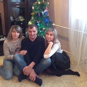Фотография "Это я с дочками под Новый год"