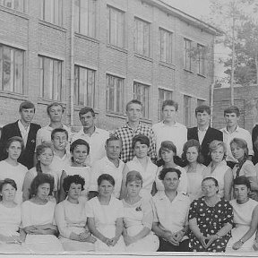 Фотография "выпускные классы 11"а" и 11"б" школы №5 1964г. в г. Алексин Тульской области."
