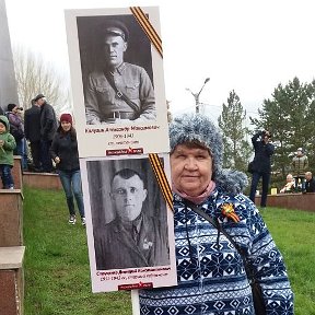 Фотография "Я в парке после возложения цветов к обелиску 9 мая 2018 год"