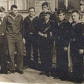 Фотография "Годки  с  командиром   на  память 1 мая  1971г"