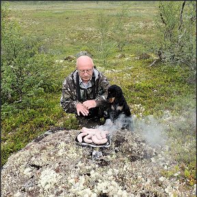 Фотография "неудачный день: охота не получилась, огонь не разгорается, придется сырые колбаски лопать"