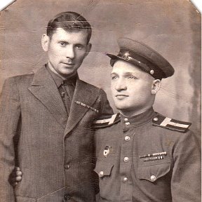 Фотография "Николай Иванович Шалимов (папа, справа) с другом. Весна 45 года"