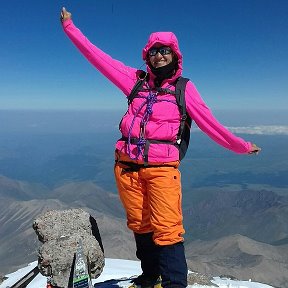 Фотография "Я сделала это! Вершина Эльбруса. 5642м. Весь мир на ладони... Выше всех в Европе"