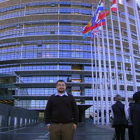 Фотография "Франция. Заседаю в European Parliament, который является одним из самых влиятельных законодательных органов мира. У него три важнейшие задачи: контроль Европейской комиссии, законодательство и бюджетирование."