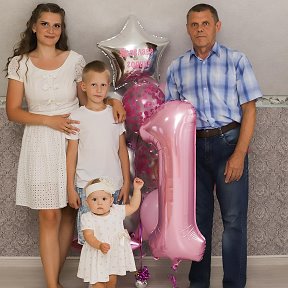 Фотография "Виктор Трусов с дочерью и внуками"
