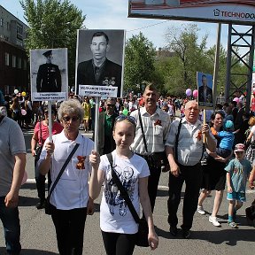 Фотография "Идёт БЕССМЕРТНЫЙ ПОЛК !  9 Мая 2015г.  г  Семипалатинск."