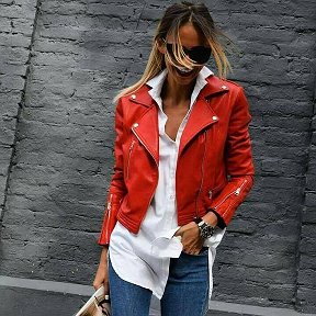 Фотография "Куртка-косуха в 2020-2021 кожаная курточка приобретает огромную популярность, ведь она позволяет создавать стильные образы, прекрасно сочетается практически с любым элементом гардероба и дарит чувство комфорта во время носки. Красный цвет будет популярным в приходящем и текущем году. В наличии две однотипные модели, МОДЕЛЬ НЕ ПОДБИРАЕМ, ОНИ БУКВАЛЬНО ОДИНАКОВЫЕ.Куртка фабричный, дорогой Китай,отшивка на Европу. Качество виповое.Материал пресс кожа. Хорошая подкладка с двумя карманами, молнии и фурнитуры в великолепном качестве.СУПЕР ЦЕНА 350 ГРН.БРОНЕЙ НЕТ!
44 р
- длина 62 см
- рукав 66 см
- обьем груди 100 см
- плечи 44 см
46 р
- длина 62 м
- рукав 66 см
- обьем груи 104 см
- плечи 46 см
48 р
- обьем груди 108 см
- плечи 48 см
50 р
- длина 65 см
- рукав 68 см
- обьем груди 112 см
- плечи 50 см
52 р
- обьем груди 115 см
- плечи 51 см
54 р
- длина 69 см
- рукав 68 см
- обьем груди 118 см
- плечи 52 см
ВНИМАНИЕ! куртки явно большмерки. мерки сняты от шва до шва по верху изделия, ваши замеры должны быть меньше."