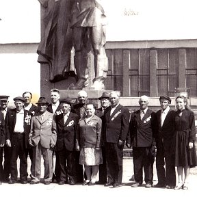 Фотография "1985 г., ветераны из Македоновки приехали в Татищево"
