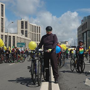 Фотография "28.05.2017 Состоялся очередной Московский Велопарад. 
Дневная дистанция: 34,8 км. 
Максимальная скорость: 45 км/ч.
40 тыс. позитивно настроенных участников...это вам не митинг оппозиционеров ))))."