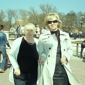 Фотография "Май 2009.Царицино.
Слева Зяблицева Лариса-моя любимая подруга."