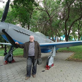 Фотография "Сад им. Фрунзе . Боевой " ЯК - 3 " , мой любимый самолёт военного времени . г. Оренбург , 08.2019."