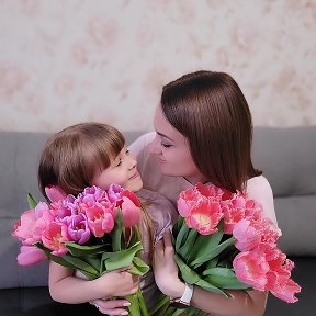 Фотография "С 8 марта милые девушки🌷🌷🌷"