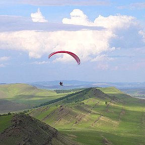 Фотография "Полеты в Хакасии. Край Базандаинской "подковы". Динамик, высота примерно 500м.2005г."