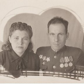Фотография "Папа и мама.1946г."