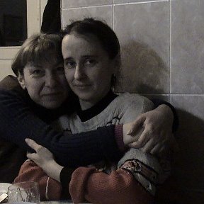 Фотография "С сестрёнкой Танечкой в деревне у печки"