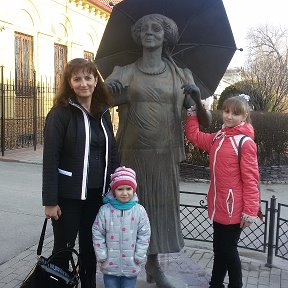 Фотография "Памятник Фаине Раневской в Таганроге"