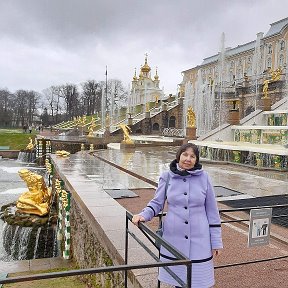 Фотография "Сегодня  былпоследний день  бесплатного посещения фонтаны Петергофа, после запуска 20 апреля.. Не упустили возможность  халявного входа.  Пенсионерам это хорошая помощь. "