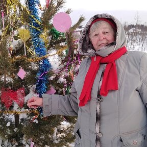 Фотография "Сегодня украсили сосенку на своей тропе"