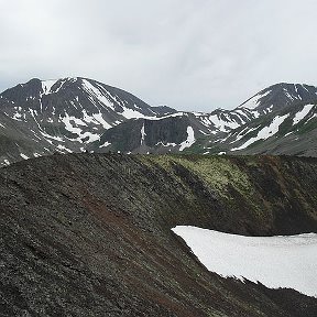 Фотография "кратер вулкана Кропоткина, приглядитесь: я в белой майке"