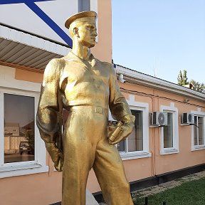 Фотография "Памятник защитникам Азовских морских рубежей в ВОВ"