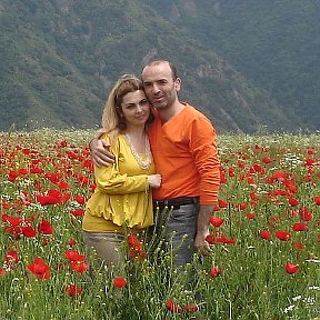 Фотография "Я и Армине на маковом поле. Село Одзун."