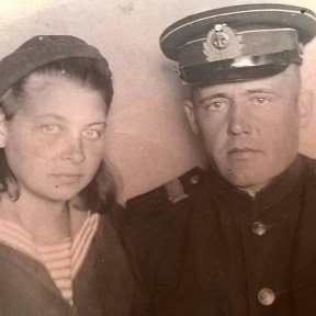 Фотография "Евдокимовы Николай Александрович и Анна Ивановна- ветераны ВОВ, моряки- тихоокеанцы. 13 сентября 1945 год."