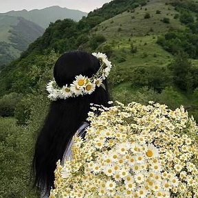 Фотография ".......Мы  Влюблённые , Намечтавшие ,
Ближе К  Раю  Прильнуть  Хотим.....
И  С  Обрыва  В  Вечность  Упавшие.....
Свято  Веруеммм .... Что  Летиммм..."