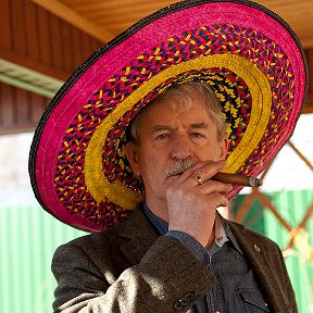 Фотография "Шляпа с Мексики, сигара с острова Свободы, а я в Тюмени"