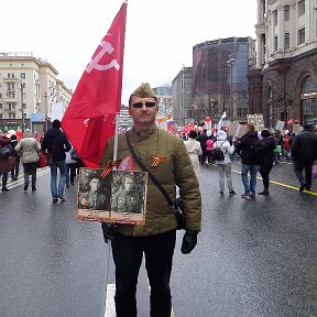 Фотография "9 мая 2017г. Москва, Тверская.
До начала шествия "Бессмертный полк"."