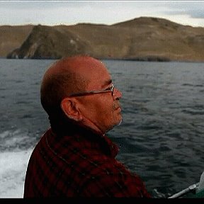 Фотография "Настоящая радость - это когда и лодка, и мотор, и погода и команда - всё в порядке! И можно вот так лететь по Байкалу!"