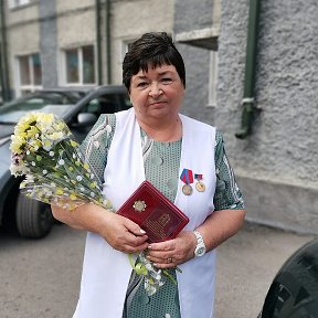 Фотография "Награждена юбилейным знаком Законодательного Собрания Кемеровской области "25 лет законодательной власти Кемеровской области""