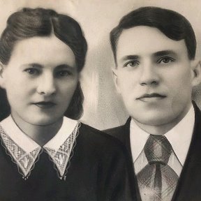 Фотография "мама Мария Яковлевна и папа Иван Васильевич
                     ТУРКОВСКИЕ
Помню, горжусь. "