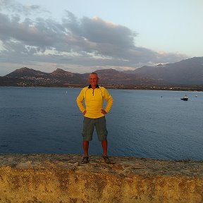 Фотография "Остров Корсика, городок Кальви, старая крепость цитадель. Заключительный день путешествия в 2015. Позади 200 км горных троп и 4 суток на морском каяке."
