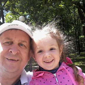 Фотография "Мы с внученькой вдвоем ,очень весело провели время на празднике в парке."