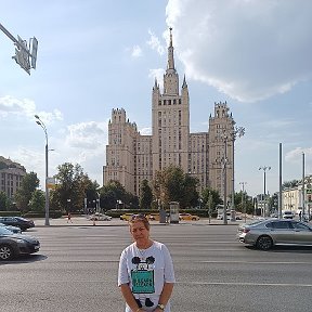 Фотография "Но Москвою привык я гордиться
И везде повторял я слова:
Дорогая моя столица,
Золотая моя Москва!

#москва #москва2022 #moscow"