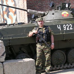 Фотография "безбашенный танк и бмп-2"
