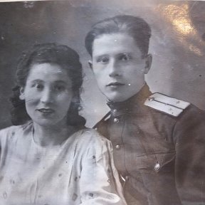 Фотография "Бабушка и дед ( Шутовы Василиса Афанасьевна и Алексей Георгиевич) начало 1941 года."