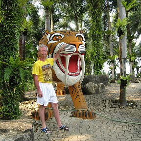 Фотография "А-а-а-п-п  и Тигры у Ног Моих Сели.....   Таиланд  г.Паттайя , Январь 2013 год."