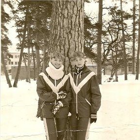 Фотография "Бакуриани.Лыжный сбор.Дина и Марина.(Я справа)1983г"