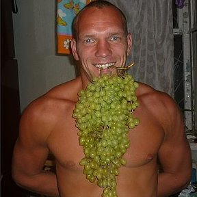 Фотография "Ммм какой... виноград то :-D"